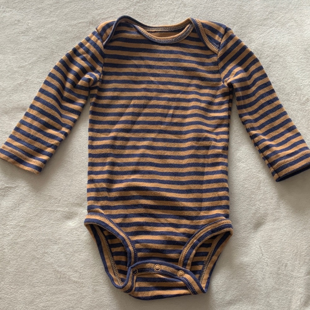 🍓3/$10 Carter's Navy and Tan Striped Bodysuit size 6m